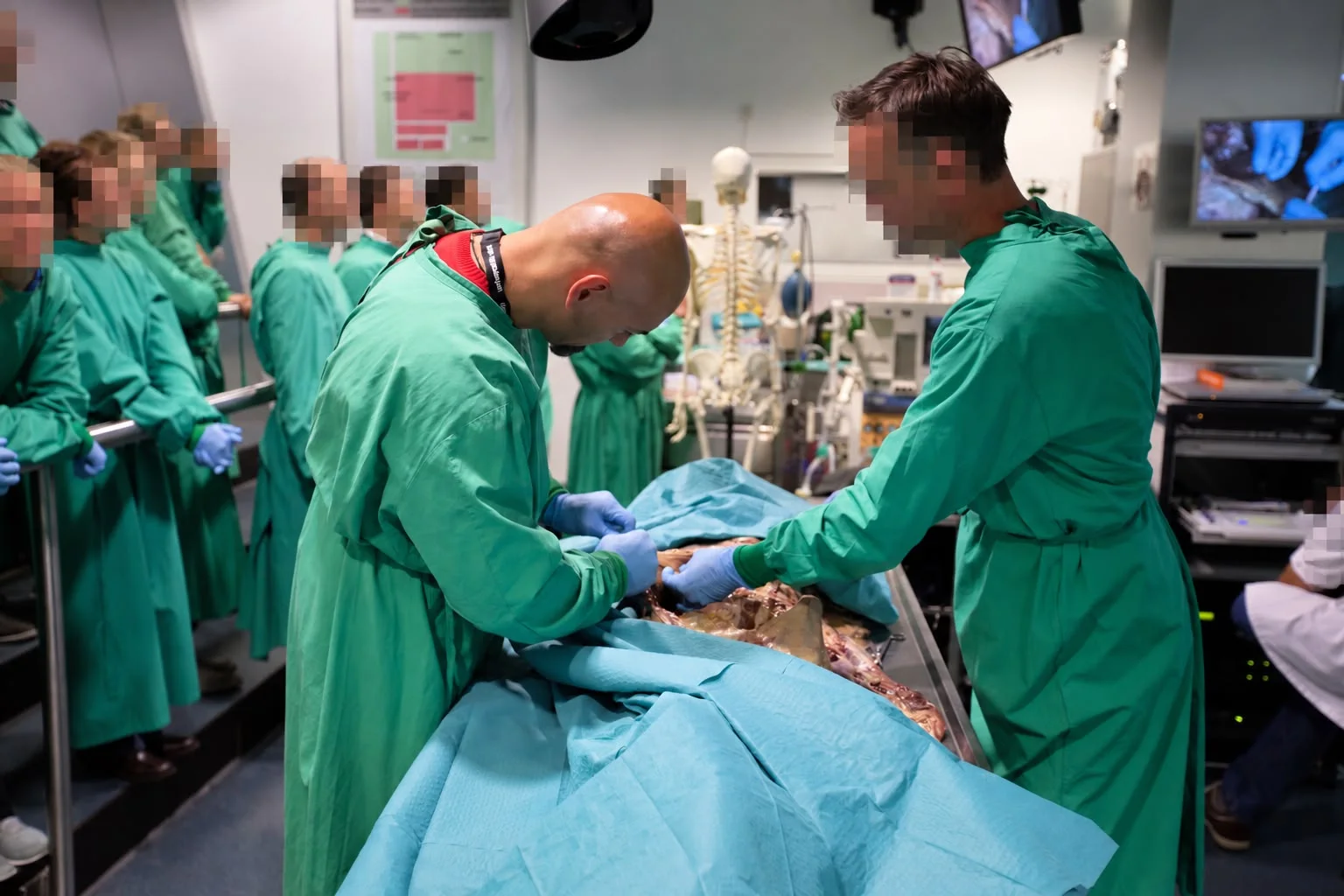 Renato Mikic bei einer anatomischen Fortbildung im Seziersaal